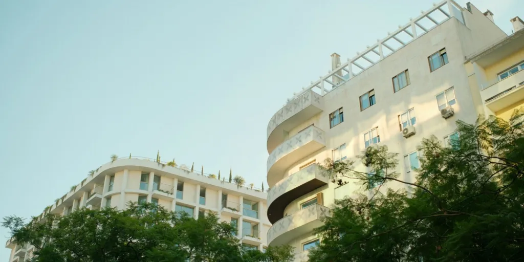 Curved balconies in Entrecampos