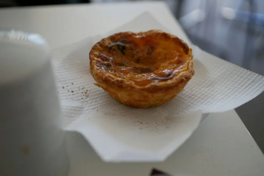 Pastel de nata and coffee