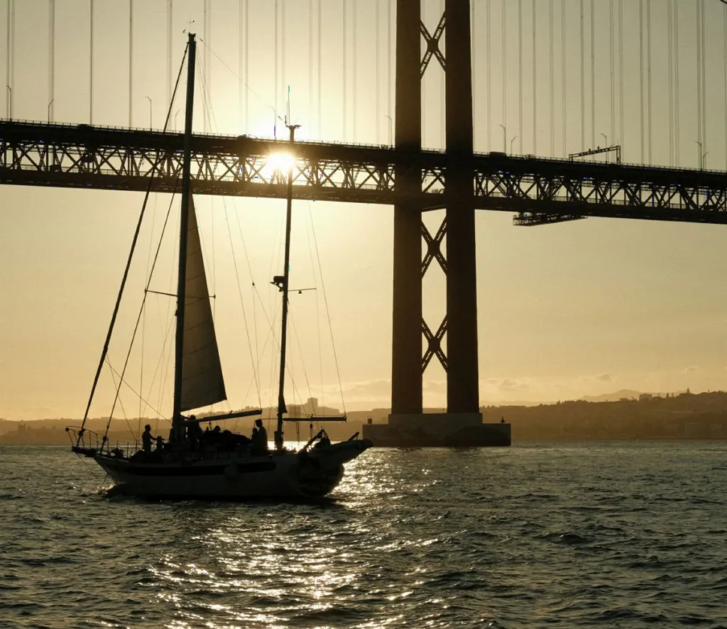 25 de Abril Bridge · Abigail Prowse